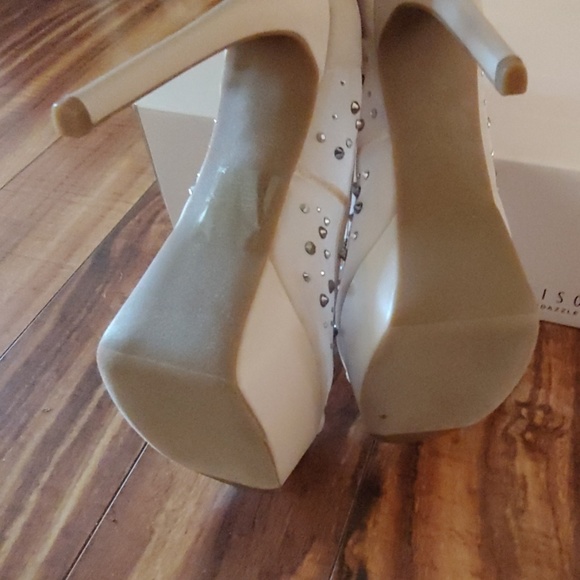 Awesome heels with studs - Picture 5 of 7